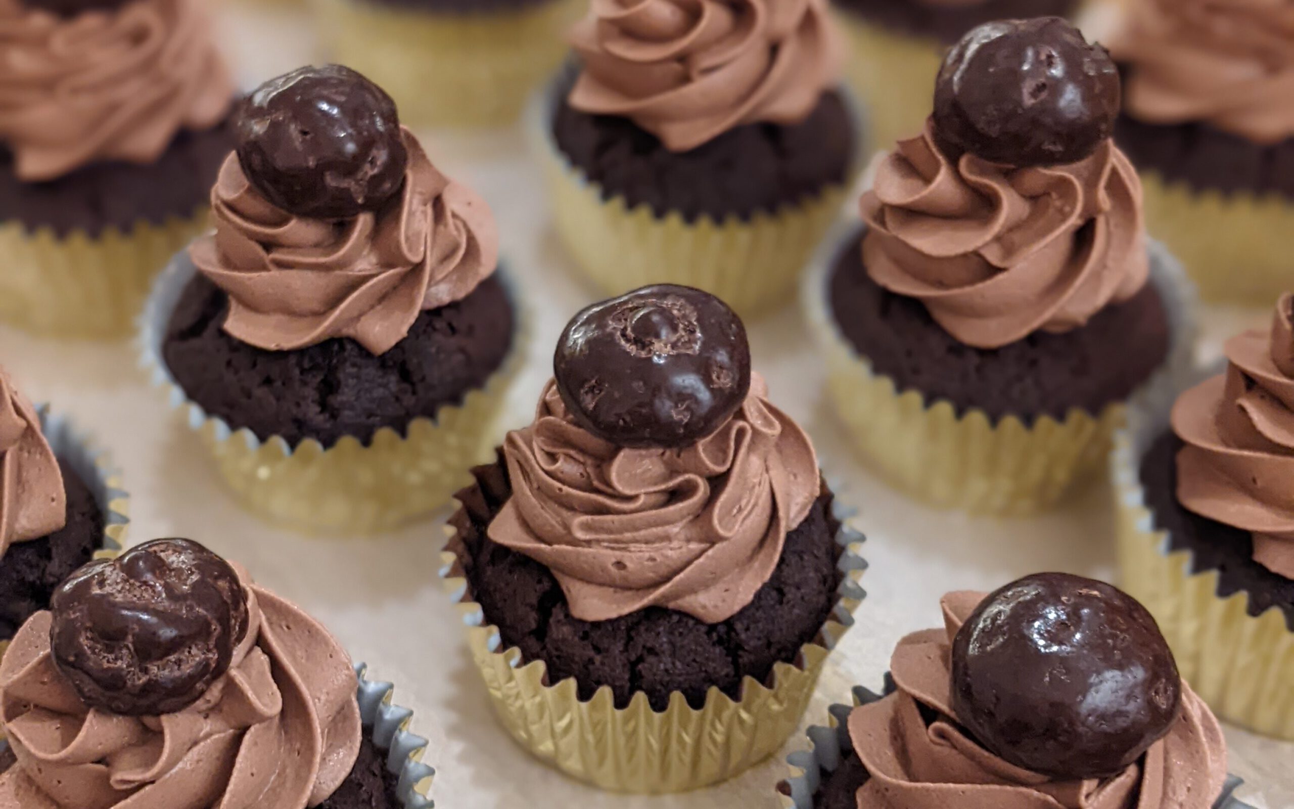 sincere_bakery_Chocolade_cupcake goud